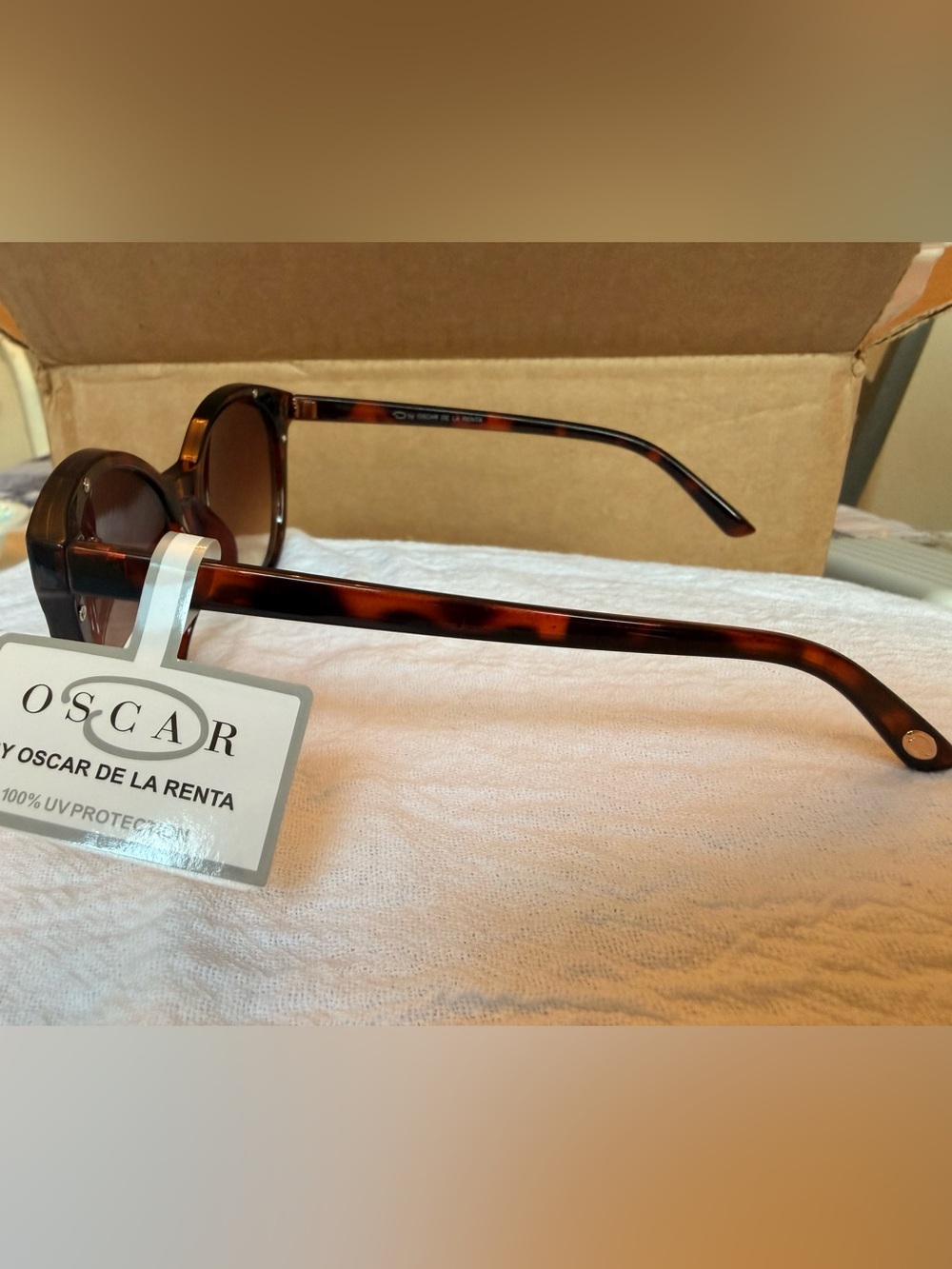 Oscar de la Renta Tortoiseshell Brown Round Women's Sunglasses - Picture 4 of 6
